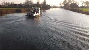 Sleepvaart in de Dokkumer Ee