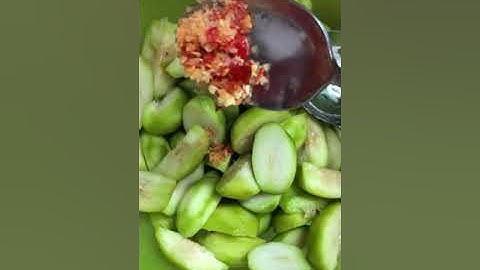 Cách làm món cóc non trộn muối ớt, hái tại vườn Mr bầu - Ăn vặt mùa covid