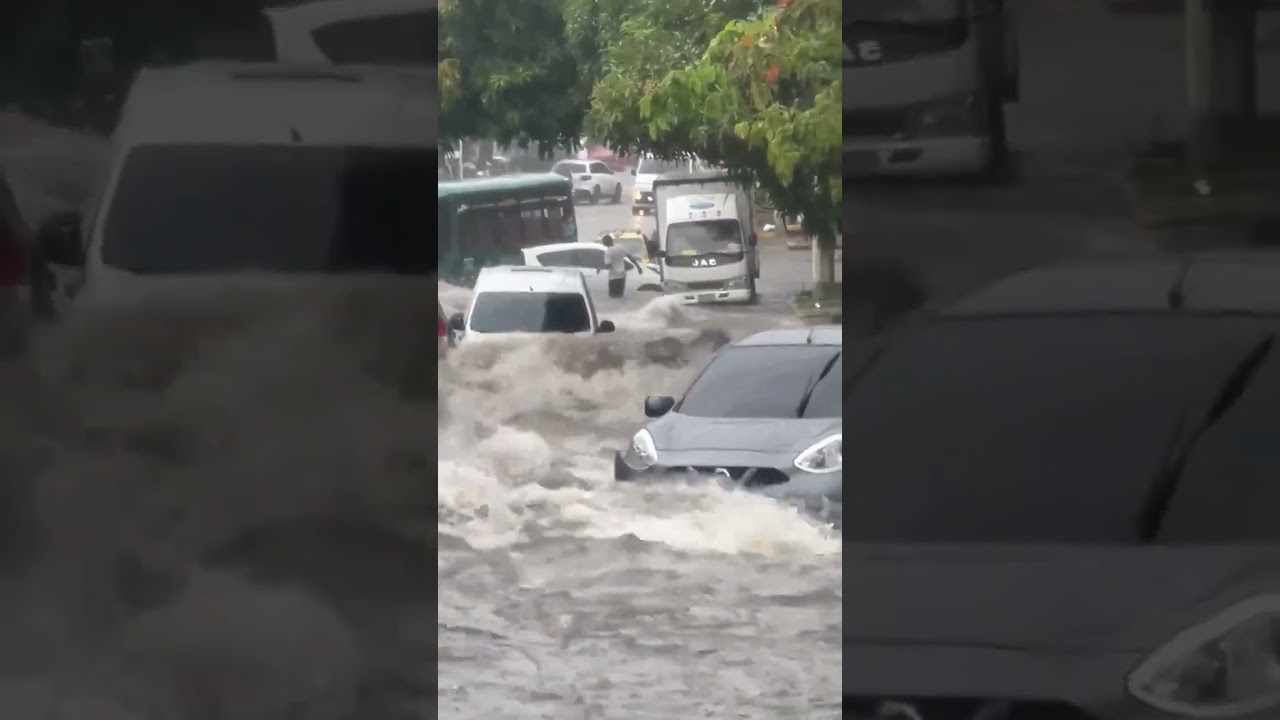 Major floods due to heavy downpour in Barranquilla of Caribbean, Colombia 🇨🇴 (30.05.2024)