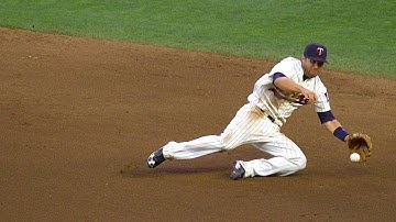 Dozier slides at second, gets forceout