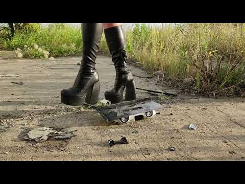 Summer crushes car in her high heel boots. #crushexperiment #modelcarcrush #bootcrush