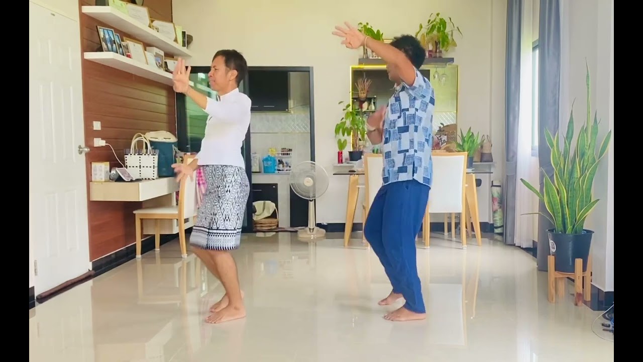 อีสานเมืองม่วน(คู่แฝดโอเอ)ขอบคุณท่าสวยๆจากครูแป๋วครับ