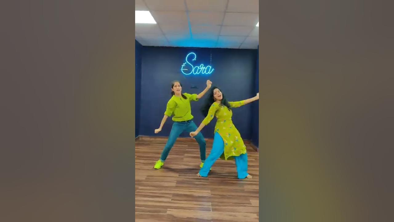 Ramma Chilakamma 🦜 || Choodalani undi || Chiranjeevi || Soundarya || Sara dance & fitness studio Tpt