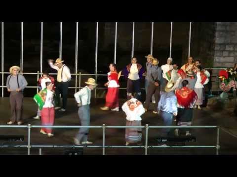 folcloristico sinonimo Portuguese folk dance from Azores: Abana Casaca Abana