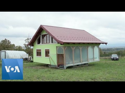 Bosnian Builds Rotating House