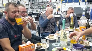 картинка: ОГЛЯД ЗАПЧАСТИН МТЗ.Колектив привітав мене з Днем Рієлтора.МТЗ ОК🤝😉👍