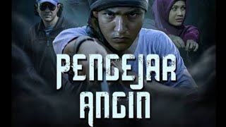 Alur cerita film indonesia 'PENGEJAR ANGIN'. Dapunta anak seorang perampok.