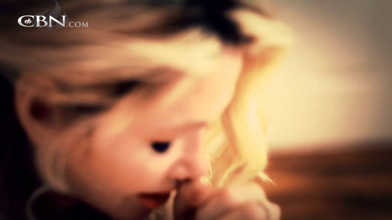 1980s Actress Teri Copley Returns To Her Roots - YouTube