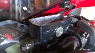видео: Заменил тормозную жидкость Honda cbr600rr картинка: Заменил тормозную жидкость Honda cbr600rr