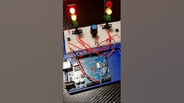 Traffic Lights with two pedestrian crossings #arduino #trafficlights #trafficlightsystem