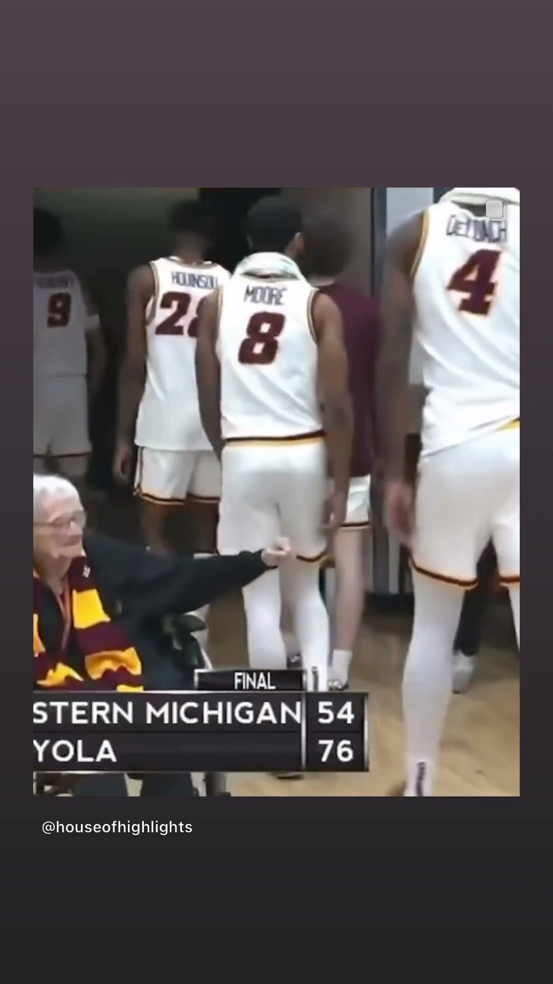 They left her hanging #hoodnews #loyolachicago #sisterjean #fistbump #omg #basketball