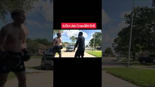 Rhythm and timing is the name of the game for this drill. #mitts #boxingtraining #boxingdrills