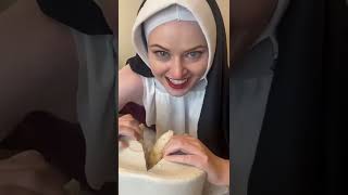 شاهد ماذا تفعل هذه الراهبة 😱18+