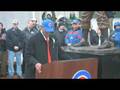 Cubs unveil Ernie Banks statue at Wrigley Field の動画、YouTube動画。
