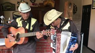 Video thumbnail of "Tres veces mojado El Salvador"