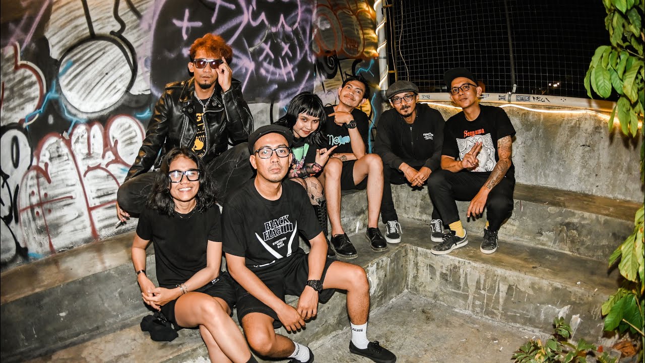 MENEMANI LIPS TOUR DI JOGJA MEGATRUH SOUNDSYSTEM YouTube