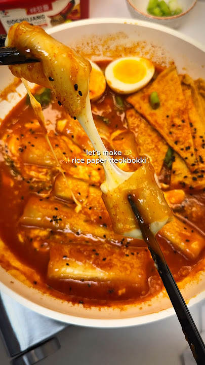 This Cheese Tteokbokki is illegal🧀🔥🤌 #ricepaper #asmrfood #mukbang