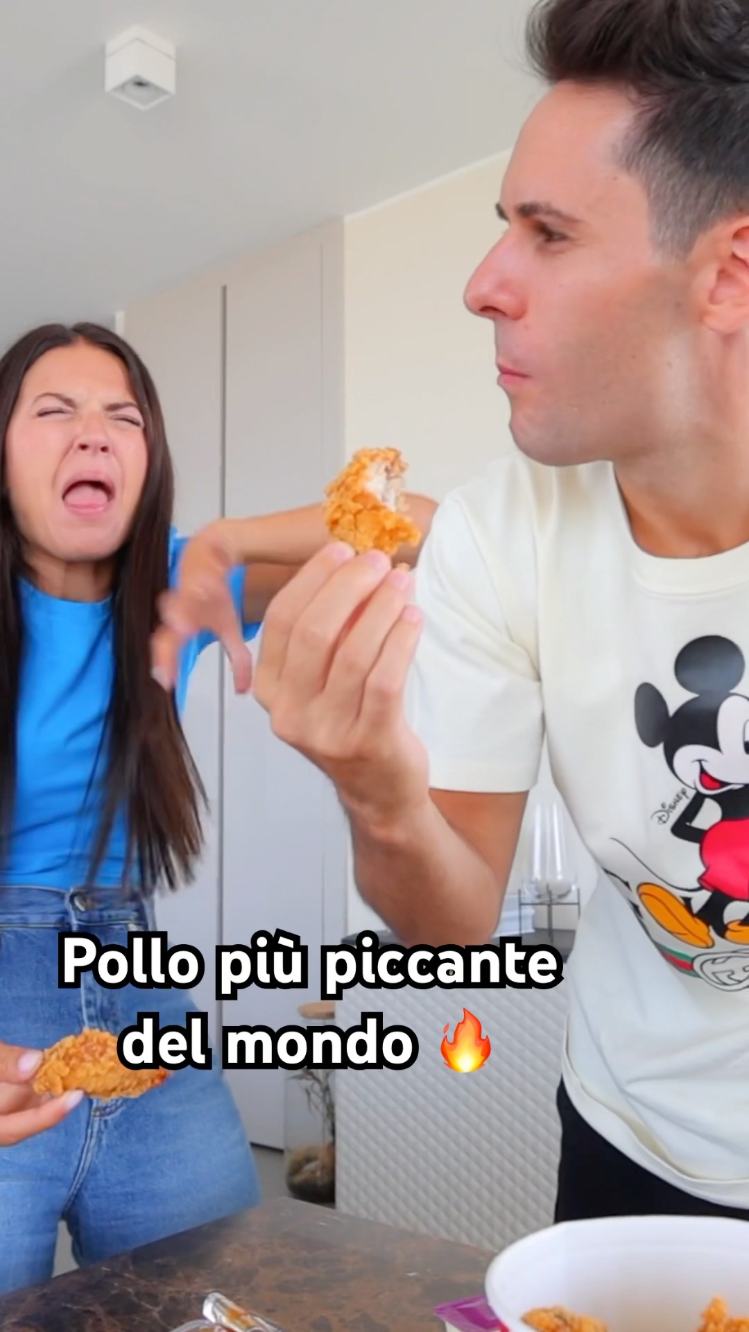 Sofì e Luì mangiano pollo più PICCANTE del mondo ?