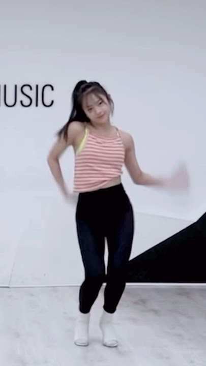 NJZ HANNI dancing before debut