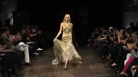 JULIEN MACDONALD WOMEN FW 11-12 LFW