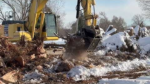 PC 290 with stump shear Processing big stumps ￼