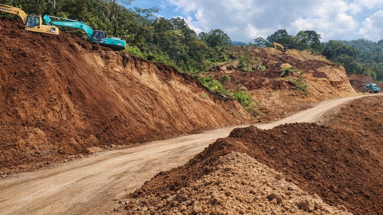 MALALAK TERKINI‼️4 EXCAVATOR MENGHANCURKAN BUKIT CURAM DI MALALAK,JALAN DIBUKA MENJELANG LEBARAN