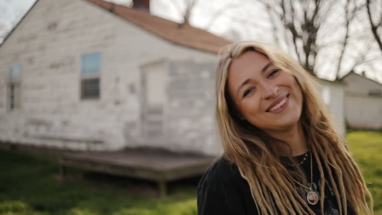 Mariah Faith - Rainbows at Midnight (Official Video)