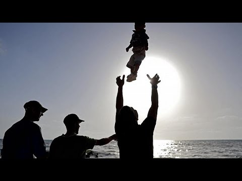 Gaza beaches packed as Israel-Hamas ceasefire holds