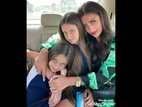 رضوي الشربيني وبناتها قمرات