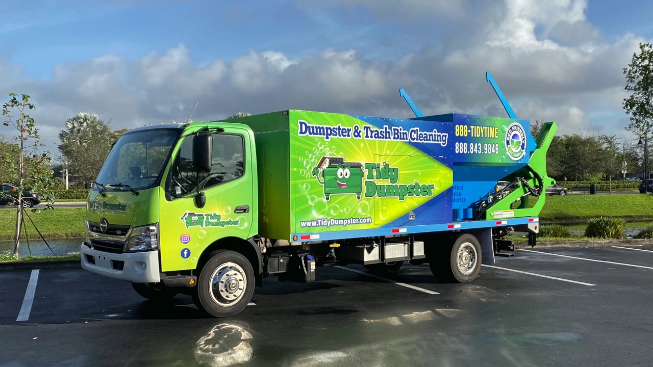 trash bin cleaning truck