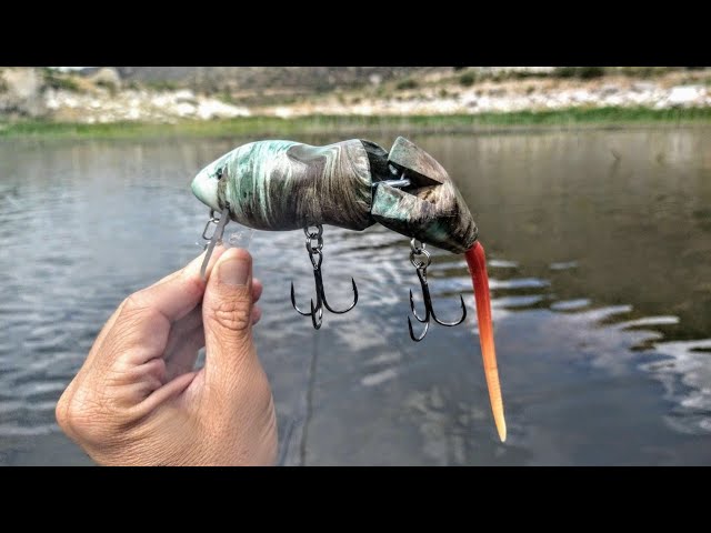 World's LARGEST Rat Lure Catches GIANT Bass (Lake Fishing) 