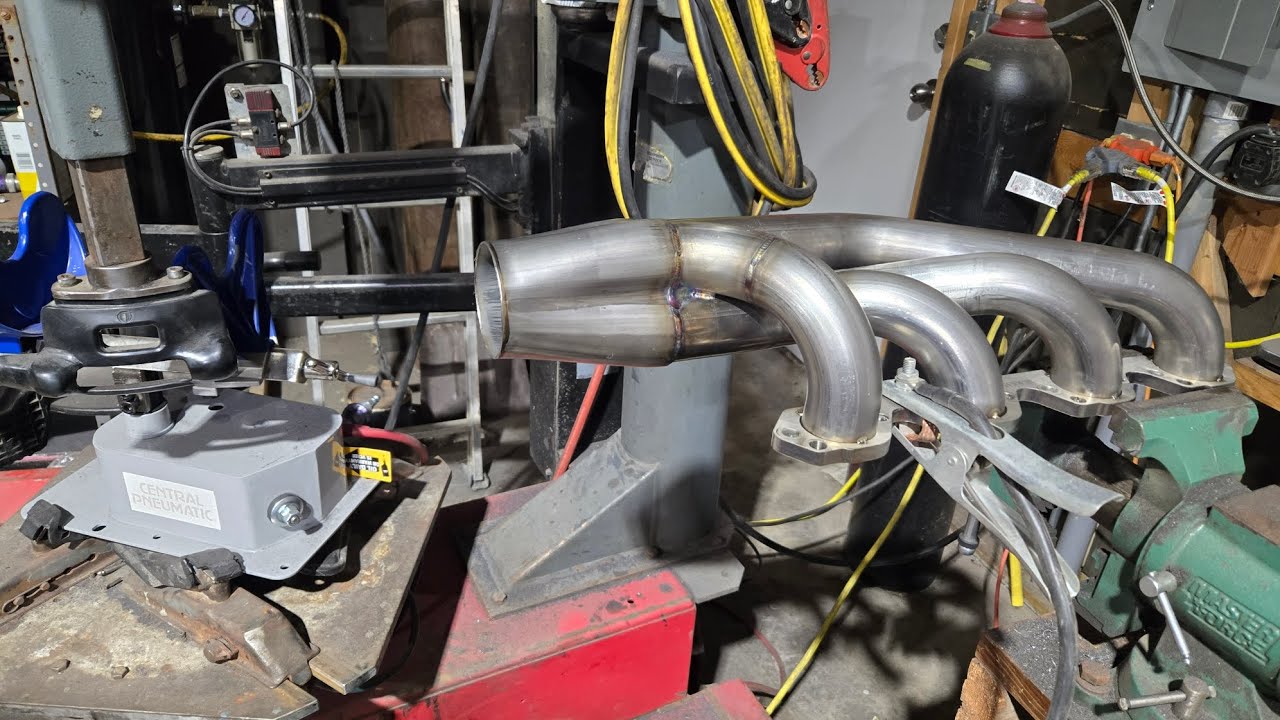 Rear fire wall, seat brackets, engine stuff, valve covers, flex plate. Just random stuff.