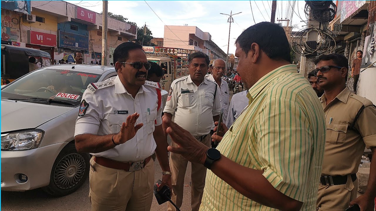 ఆదోని ఆవకాయ్ యజమాని శీను అధికారులపై మండిపడ్డారు...