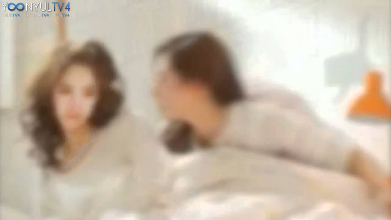 SNSD YoonYul 윤율 ユンユル Moment #71 - How Yuri wakes up Yoona [ENG Subtitles] Daum CF