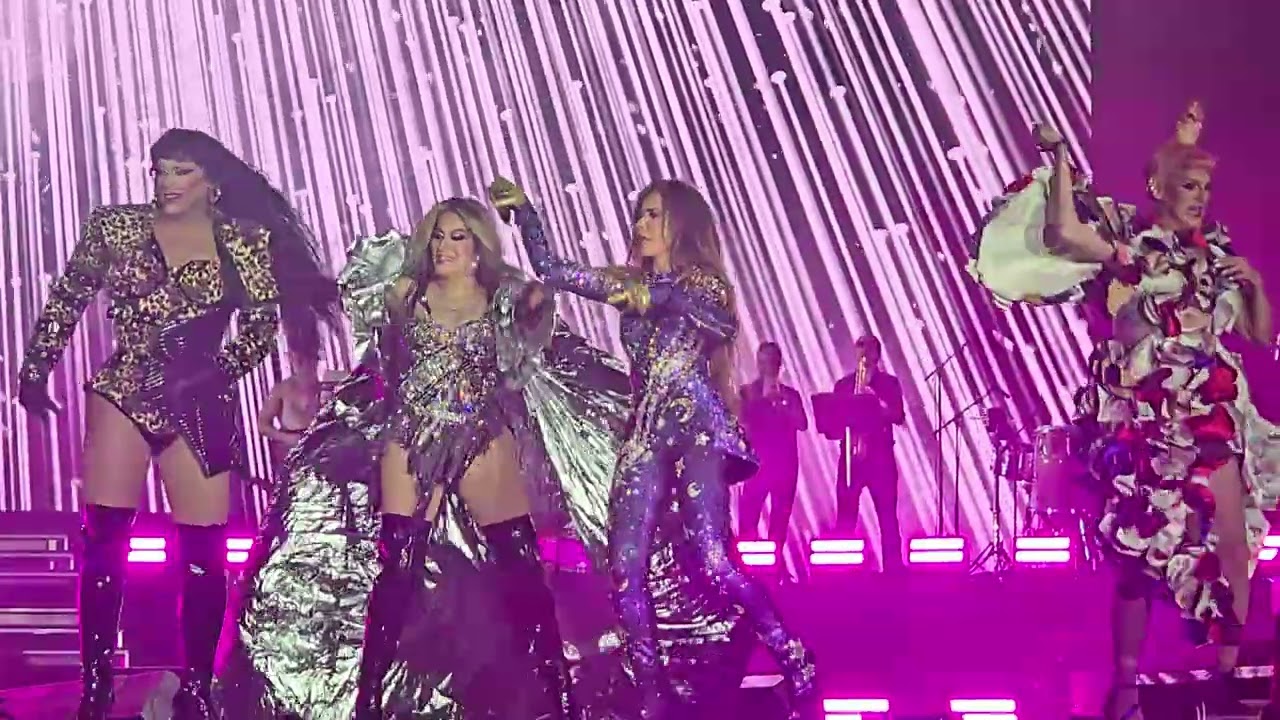 Todos me miran , Dr psiquiatra  Gloria Trevi Concierto en el BMO Los Angeles Ca