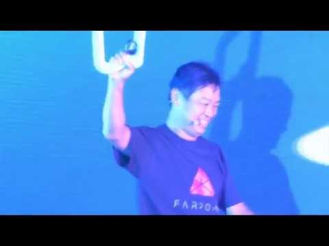 Hiroyuki Oda Plays Farpoint on PlayStation VR on Stage (PS4)