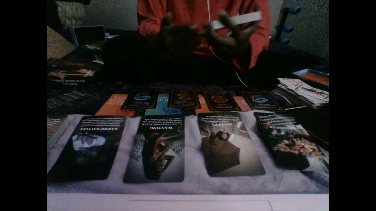 Ты ему не нравишься; он обожает всякие мелочи; лежать, пока он гладит твои бедра, для него — наст...