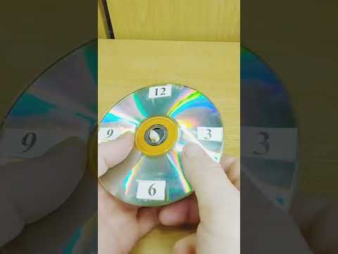 Взял dvd диск и сделал своими руками самоделку часы