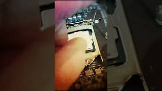 Как вставить Intel Core i3 в сокет LGA 1200
