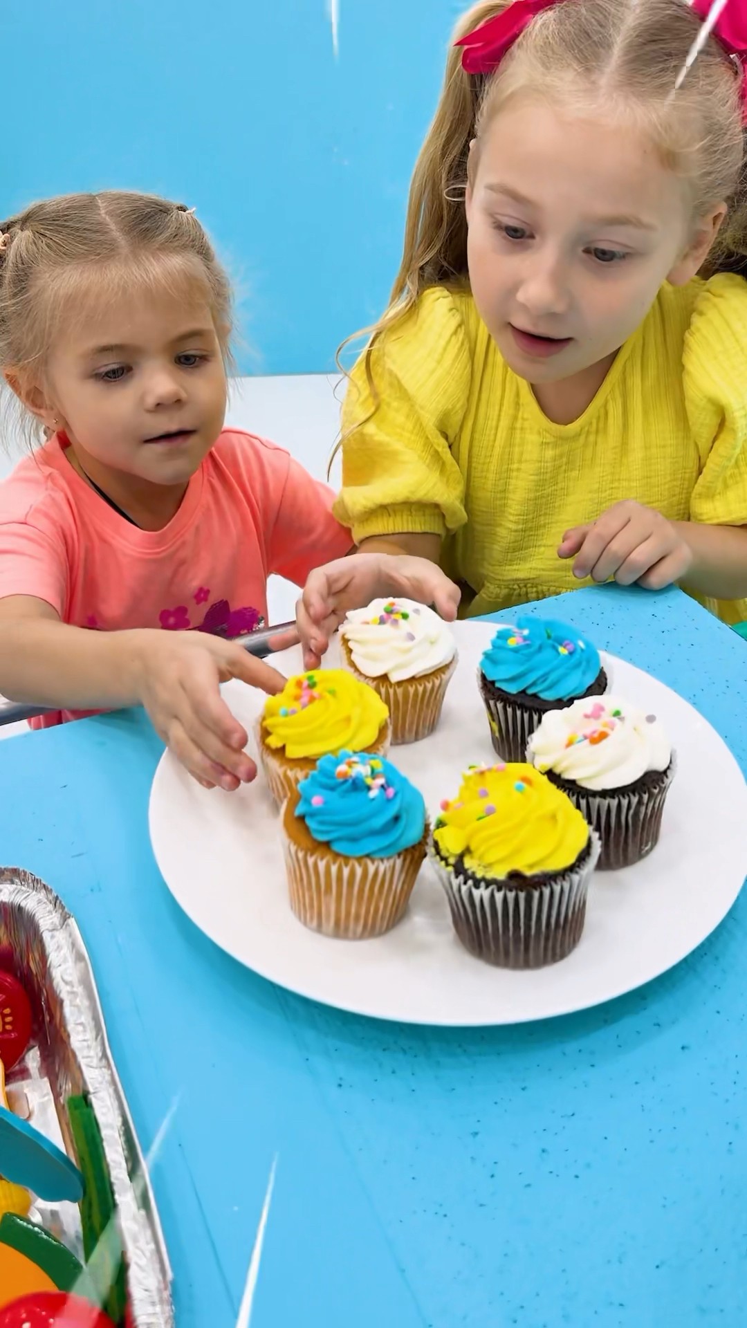 Kids learn to wash hands before eating
