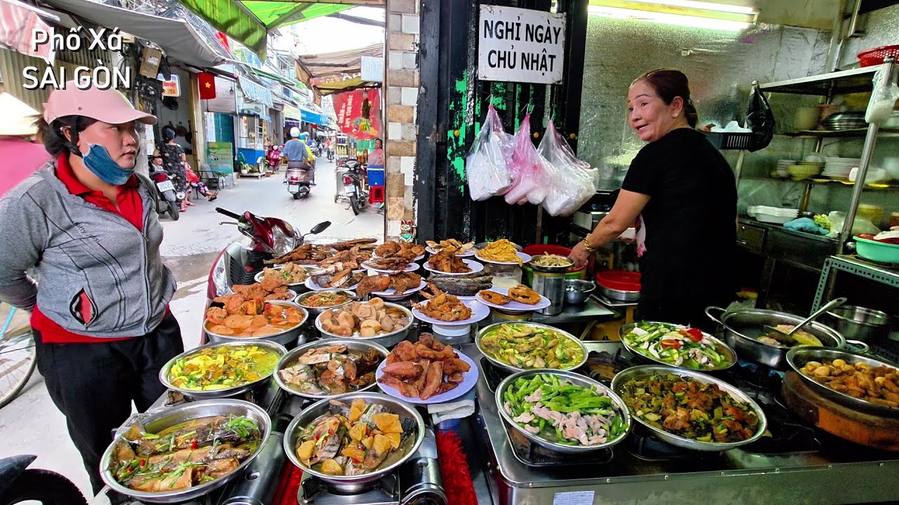 Độc đáo quán cơm ÔNG TÂY BÀ ĐẦM núp đường nhỏ xíu bán gần 40 món ngon, khách đông TỪ SÁNG TỚI TỐI