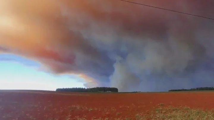 Molalla residents flee from path of approaching Riverside Fire