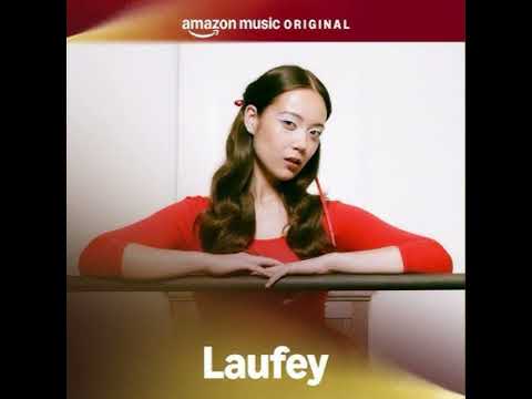 Laufey Christmas Magic