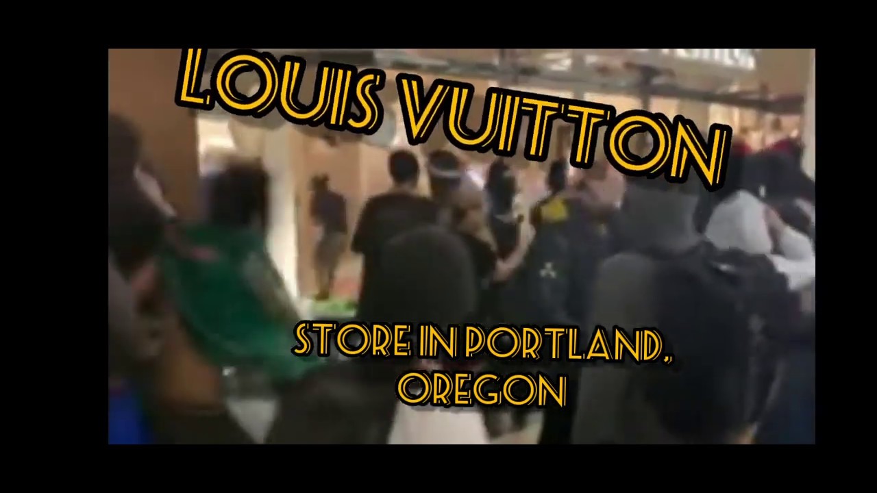 PEOPLE LOOT AT LOUIS VUITTON STORE. - YouTube