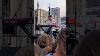 Benson Boone "Ghost Town" LIVE on a Rooftop in Nashville, TN! #bensonboone #livemusic #nashville