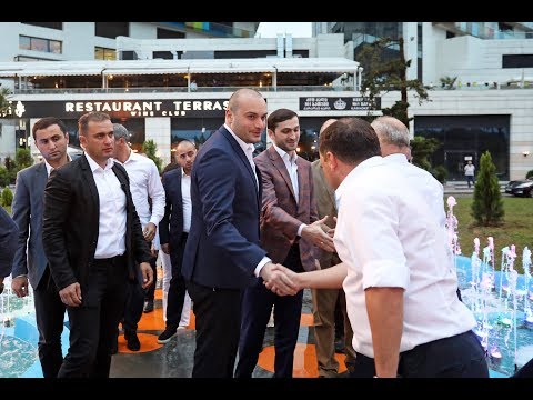 პრემიერმა ბათუმში რეაბილიტირებული კაფე „რვაფეხა“ დაათვალიერა