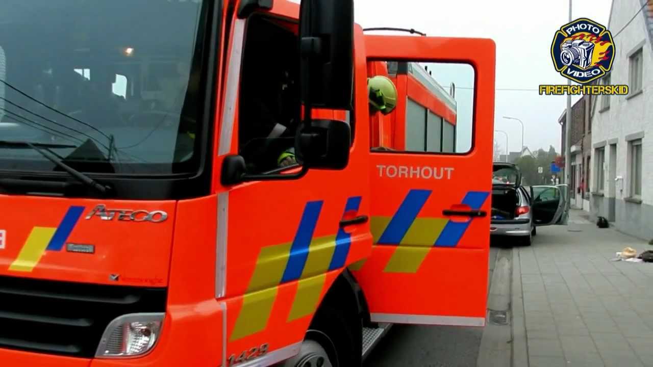 Brandweer Torhout - Aankomst A1 bij voertuigbrand | 16-11-2011