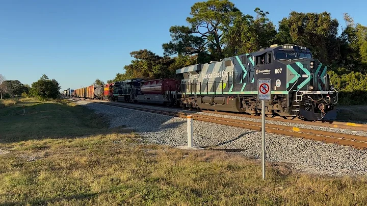 FEC TRAIN 105 @ 4:29pm 11-28-25