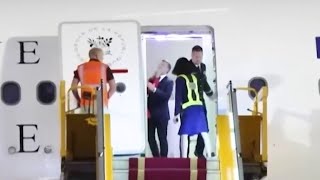 The viral moment when Macron was slapped by his wife in Vietnam!