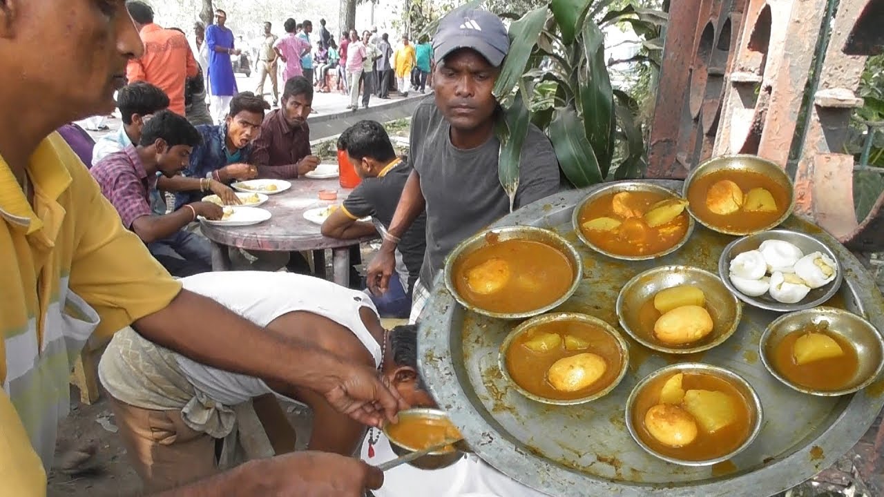 Bengali People Mad for Vat Aloo Dim Jhol (Rice Egg Potato Curry ) | Kolkata Street Food Loves You | Indian Food Loves You